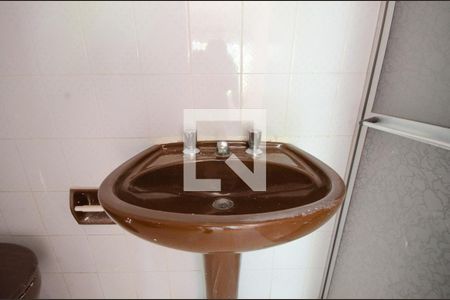 Banheiro de apartamento à venda com 1 quarto, 39m² em Teresópolis, Porto Alegre