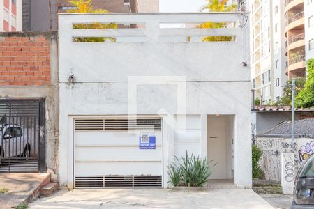 Casa à venda com 220m², 3 quartos e 2 vagasFachada