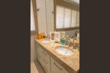 Casa à venda com 220m², 3 quartos e 2 vagasBanheiro Social