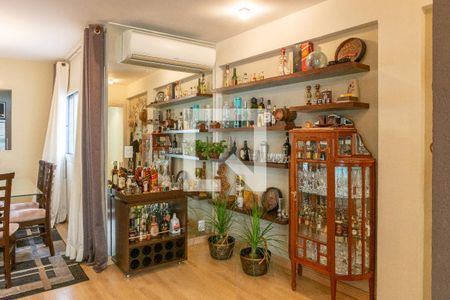 Casa à venda com 220m², 3 quartos e 2 vagasSala