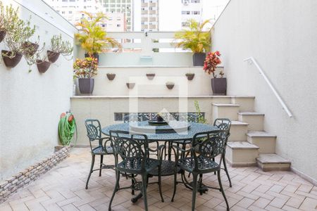 Casa à venda com 220m², 3 quartos e 2 vagasQuintal