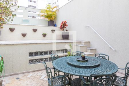 Casa à venda com 220m², 3 quartos e 2 vagasQuintal