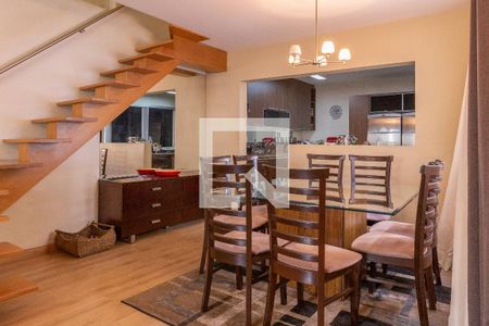 Casa à venda com 220m², 3 quartos e 2 vagasSala