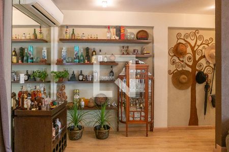 Casa à venda com 220m², 3 quartos e 2 vagasSala