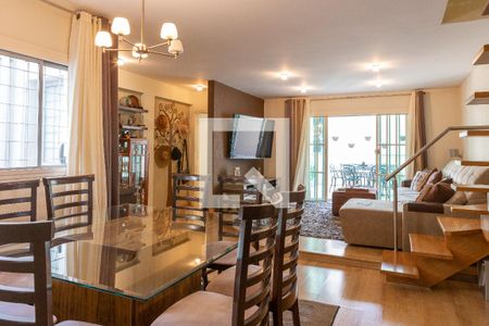 Casa à venda com 220m², 3 quartos e 2 vagasSala