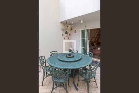 Casa à venda com 220m², 3 quartos e 2 vagasQuintal