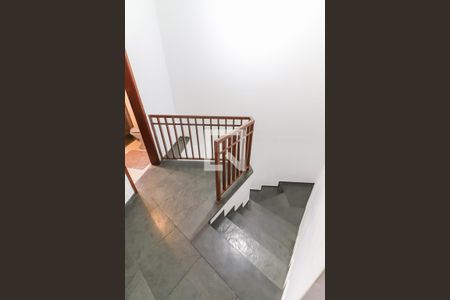Casa à venda com 69m², 2 quartos e 2 vagasEscadas