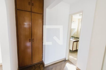 Corredor de apartamento para alugar com 2 quartos, 70m² em Vila Romana, São Paulo