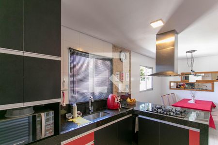 Casa à venda com 525m², 6 quartos e 5 vagas Casa à venda com 525m², 6 quartos e 5 vagasCozinha