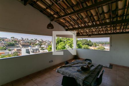 Casa à venda com 525m², 6 quartos e 5 vagas Casa à venda com 525m², 6 quartos e 5 vagasTerraço
