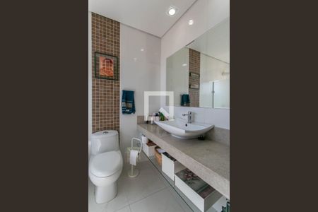 Casa à venda com 525m², 6 quartos e 5 vagas Casa à venda com 525m², 6 quartos e 5 vagasBanheiro da Suíte 2