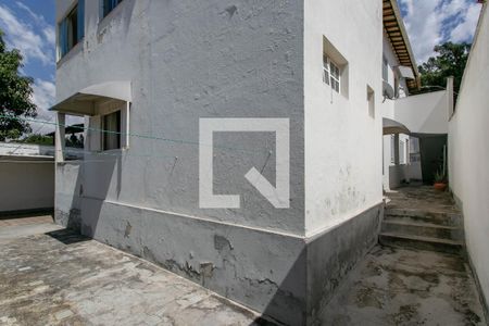 Casa à venda com 525m², 6 quartos e 5 vagas Casa à venda com 525m², 6 quartos e 5 vagasQuintal