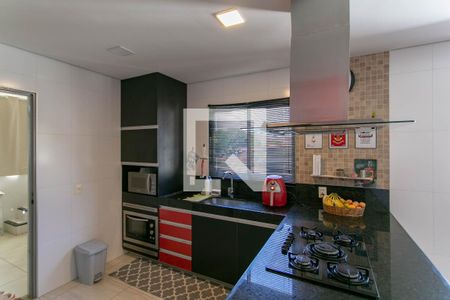 Casa à venda com 525m², 6 quartos e 5 vagas Casa à venda com 525m², 6 quartos e 5 vagasCozinha