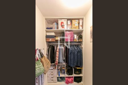 Casa à venda com 525m², 6 quartos e 5 vagas Casa à venda com 525m², 6 quartos e 5 vagasCloset do quarto
