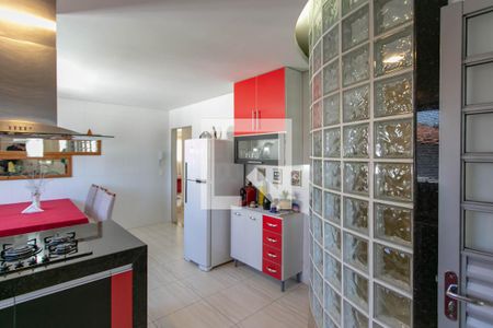 Casa à venda com 525m², 6 quartos e 5 vagas Casa à venda com 525m², 6 quartos e 5 vagasCozinha
