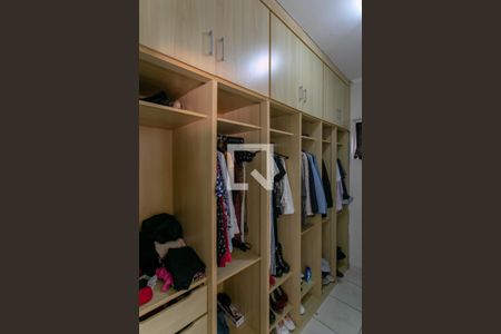Casa à venda com 525m², 6 quartos e 5 vagas Casa à venda com 525m², 6 quartos e 5 vagasCloset do quarto - Casa 2