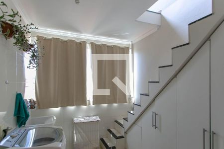 Casa à venda com 525m², 6 quartos e 5 vagas Casa à venda com 525m², 6 quartos e 5 vagasÁrea de Serviçoa