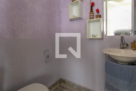 Casa à venda com 525m², 6 quartos e 5 vagas Casa à venda com 525m², 6 quartos e 5 vagasLavabo - Casa 2