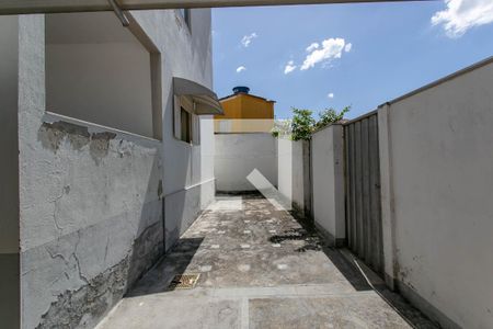 Casa à venda com 525m², 6 quartos e 5 vagas Casa à venda com 525m², 6 quartos e 5 vagasQuintal
