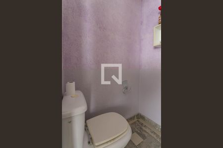 Casa à venda com 525m², 6 quartos e 5 vagas Casa à venda com 525m², 6 quartos e 5 vagasLavabo - Casa 2