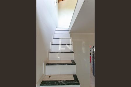 Casa à venda com 525m², 6 quartos e 5 vagas Casa à venda com 525m², 6 quartos e 5 vagasEscada