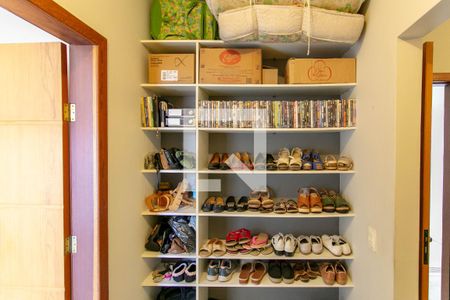 Casa à venda com 525m², 6 quartos e 5 vagas Casa à venda com 525m², 6 quartos e 5 vagasCloset do quarto