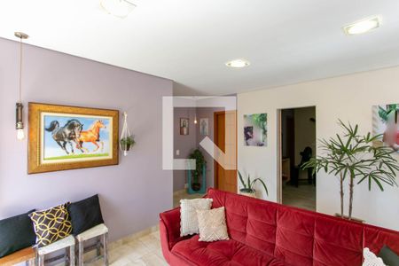 Casa à venda com 525m², 6 quartos e 5 vagas Casa à venda com 525m², 6 quartos e 5 vagasSala