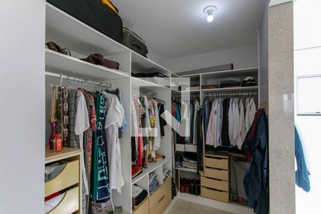 Casa à venda com 525m², 6 quartos e 5 vagas Casa à venda com 525m², 6 quartos e 5 vagasCloset do quarto