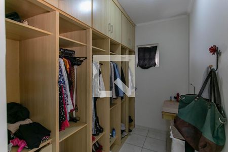 Casa à venda com 525m², 6 quartos e 5 vagas Casa à venda com 525m², 6 quartos e 5 vagasCloset do quarto - Casa 2