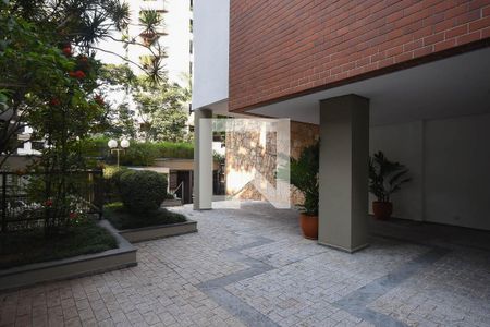 Apartamento à venda com 209m², 4 quartos e 3 vagas Apartamento à venda com 209m², 4 quartos e 3 vagasEntrada