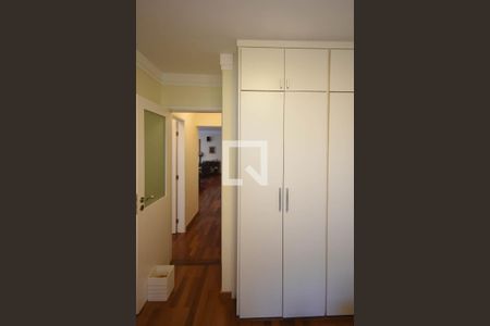 Apartamento à venda com 209m², 4 quartos e 3 vagas Apartamento à venda com 209m², 4 quartos e 3 vagasArmário do quarto