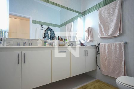 Apartamento à venda com 209m², 4 quartos e 3 vagas Apartamento à venda com 209m², 4 quartos e 3 vagasBanheiro suíte 3