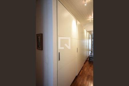 Apartamento à venda com 209m², 4 quartos e 3 vagas Apartamento à venda com 209m², 4 quartos e 3 vagasArmário da suíte 3