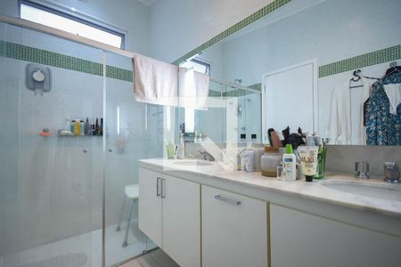 Apartamento à venda com 209m², 4 quartos e 3 vagas Apartamento à venda com 209m², 4 quartos e 3 vagasBanheiro suíte 3