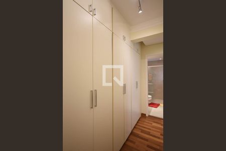 Apartamento à venda com 209m², 4 quartos e 3 vagas Apartamento à venda com 209m², 4 quartos e 3 vagasArmário da suíte 2