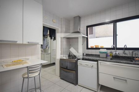 Apartamento à venda com 209m², 4 quartos e 3 vagas Apartamento à venda com 209m², 4 quartos e 3 vagasCozinha