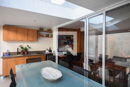 Apartamento à venda com 209m², 4 quartos e 3 vagas Apartamento à venda com 209m², 4 quartos e 3 vagasVaranda 2