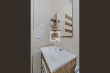 Casa para alugar com 57m², 2 quartos e 2 vagasBanheiro