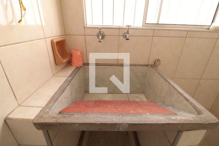Casa de condomínio para alugar com 45m², 1 quarto e 1 vagaÁrea de Serviço - tanque