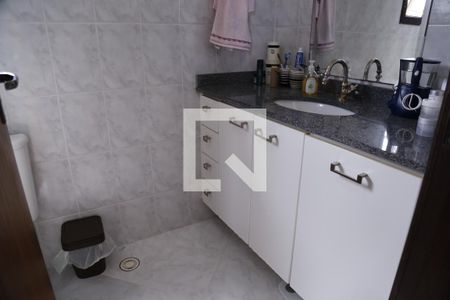 Casa à venda com 154m², 3 quartos e 4 vagasBanheiro da Suíte