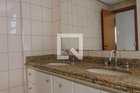Apartamento para alugar com 147m², 4 quartos e 2 vagasBanheiro Suíte 1