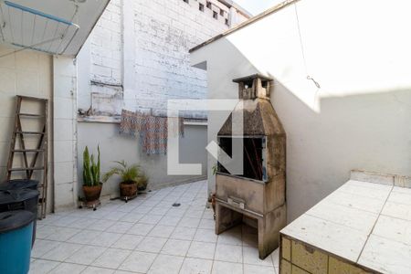 Casa à venda com 180m², 3 quartos e 2 vagas Casa à venda com 180m², 3 quartos e 2 vagasQuintal dos Fundos