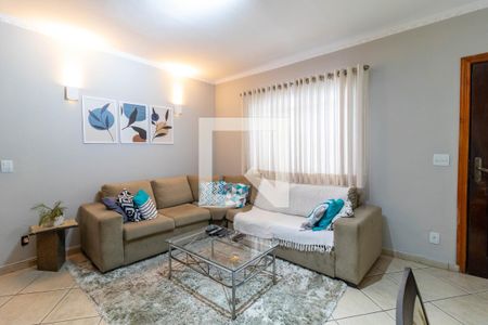 Casa à venda com 180m², 3 quartos e 2 vagas Casa à venda com 180m², 3 quartos e 2 vagasSala de Estar