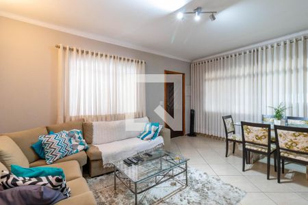 Casa à venda com 180m², 3 quartos e 2 vagas Casa à venda com 180m², 3 quartos e 2 vagasSala de Estar