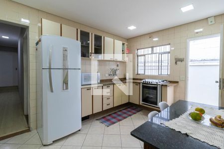 Casa à venda com 180m², 3 quartos e 2 vagas Casa à venda com 180m², 3 quartos e 2 vagasCozinha