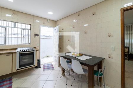 Casa à venda com 180m², 3 quartos e 2 vagas Casa à venda com 180m², 3 quartos e 2 vagasCozinha
