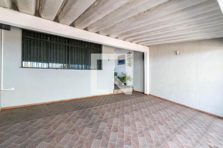 Casa à venda com 180m², 3 quartos e 2 vagas Casa à venda com 180m², 3 quartos e 2 vagasGaragem