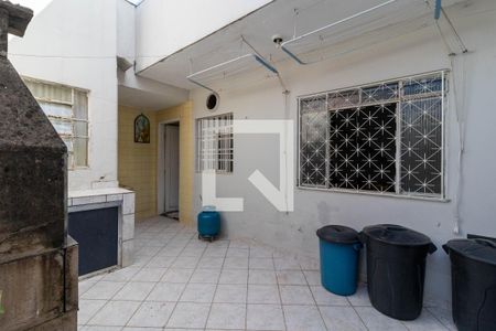Casa à venda com 180m², 3 quartos e 2 vagas Casa à venda com 180m², 3 quartos e 2 vagasQuintal dos Fundos