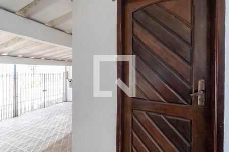 Casa à venda com 180m², 3 quartos e 2 vagas Casa à venda com 180m², 3 quartos e 2 vagasEntrada