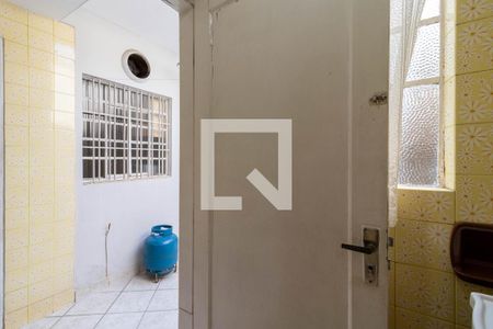 Casa à venda com 180m², 3 quartos e 2 vagas Casa à venda com 180m², 3 quartos e 2 vagasBanheiro de Serviço